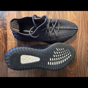 Yeezy Black Non Reflective Size 12.5 w box